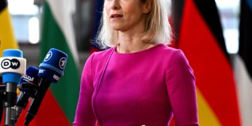 Калас: Привременото олеснување на санкциите за руска нафта е опасен преседан