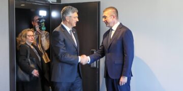 Хрватска го поддржува процесот на евроинтеграции на Македонија, потврди Пленковиќ на средбата со Мицкоски