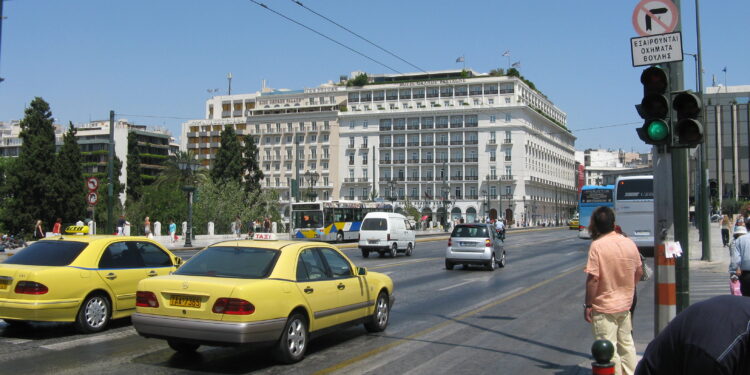 Таксистите во Грција повторно во штрајк поради новите законски одредби