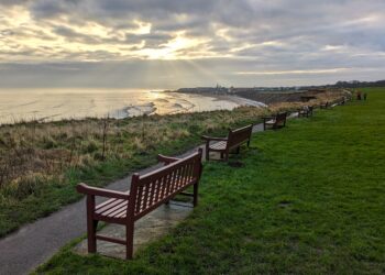 Најдолгата крајбрежна патека во Англија: 4.300 километри пешачење покрај англискиот брег