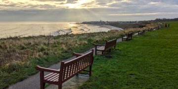 Најдолгата крајбрежна патека во Англија: 4.300 километри пешачење покрај англискиот брег