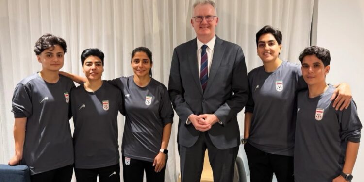 Иранските фудбалерки одбија да ја пеат химната – Австралија им даде визи на пет репрезентативки по заканите за одмазда од режимот