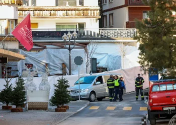 По пожарот во Кран-Монтана, Швајцарија забранува пиротехника во затворени јавни простори