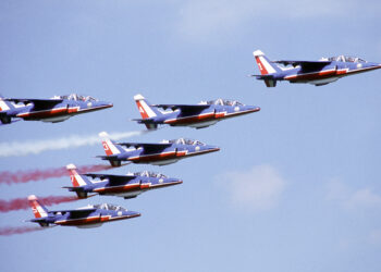 Франција го зголемува нуклеарниот арсенал: Ќе распоредува борбени авиони во европските земји