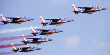 Франција го зголемува нуклеарниот арсенал: Ќе распоредува борбени авиони во европските земји