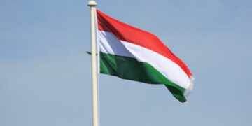 Унгарија бара објаснување за милионскиот трансфер на готовина преку нејзината територија од Украина