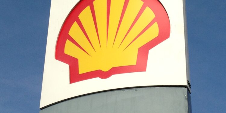 Европа на работ на енергетска криза: „Shell“ предупредува на можен недостиг на гориво веќе следниот месец