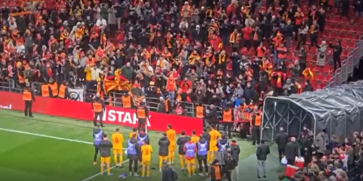 Капитенот Барди со лидерски потег: Ги врати фудбалерите да им се заблагодарат на навивачите (ВИДЕО)