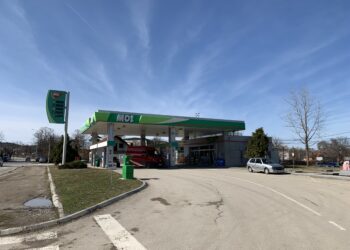 Ограничување на точење гориво за автомобили и камиони на бензинските пумпи на MOL и Shell во Словенија