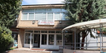 Учениците од основно училиште во Кочани евакуирани поради лажна дојава за бомба