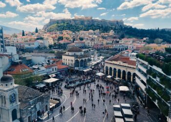 Нов систем за сообраќај со „паметни“ камери во Атина: 130 казни во првите два дена