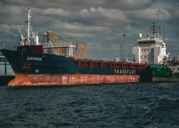 САД привремено ги ублажуваат санкциите за руска нафта