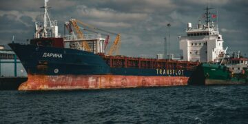 САД привремено ги ублажуваат санкциите за руска нафта