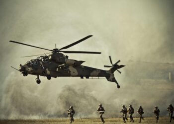 Повеќе од 50.000 американски војници распоредени околу Иран, се разгледуваат копнени операции