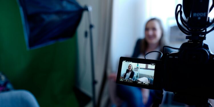 Грција воведе регулации за инфлуенсерите за транспарентен и етички маркетинг