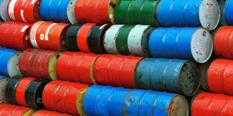 САД од стратешките резерви ќе ослободат 172 милиони барели нафта