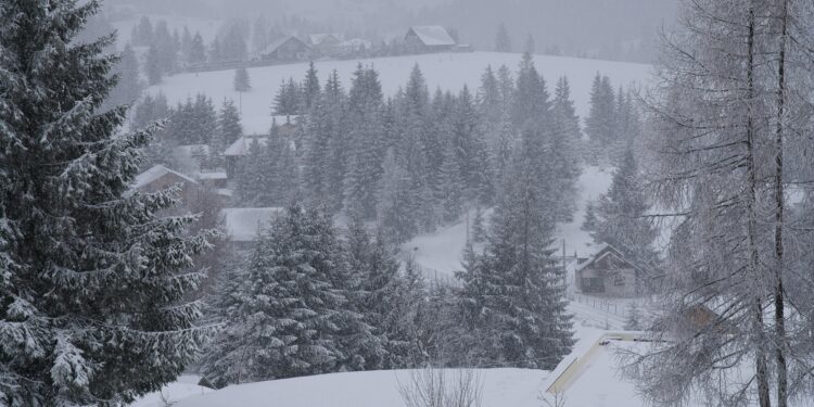 Циклонски удар на Балканот: Снегови до половина метар