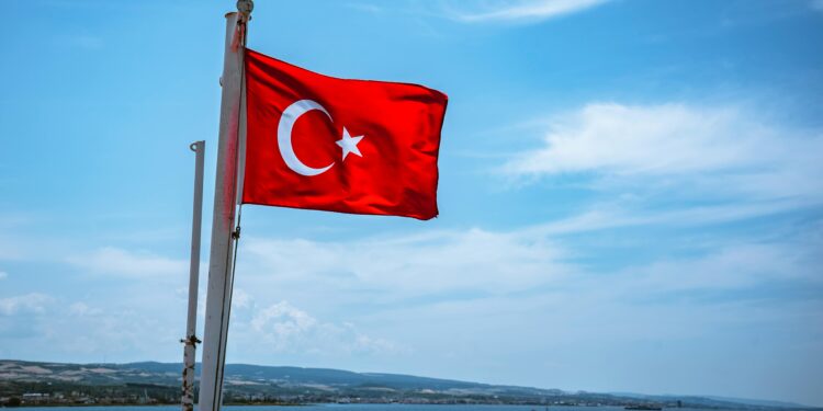 Турција предупредува на можна воена интервенција против курдските милитанти