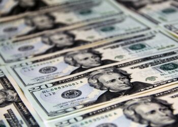 Нови 100-доларски банкноти со потпис на Доналд Трамп во оптек од јуни