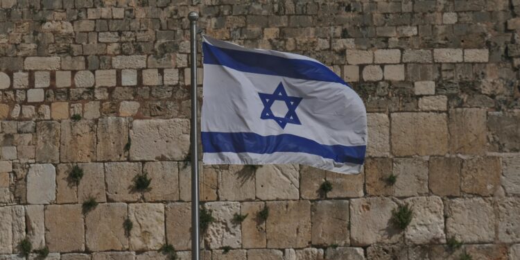 Иран со дронови нападна израелски бази и седиштето на Шин Бет