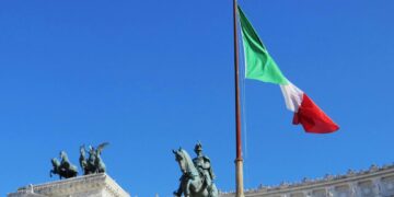 Италија воведува привремено намалување на даноците на горивата