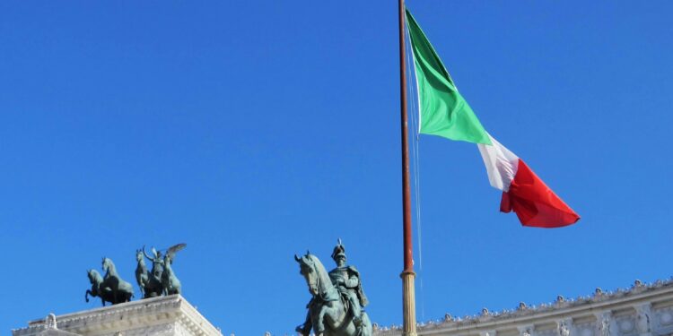 Италија воведува привремено намалување на даноците на горивата