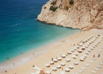 Туристичките резервации за источниот Медитеран паѓаат поради конфликтот во Иран