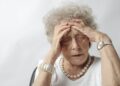 Нови фактори за развој на деменција: Циститис, пневмонија и расипани заби