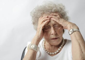 Нови фактори за развој на деменција: Циститис, пневмонија и расипани заби