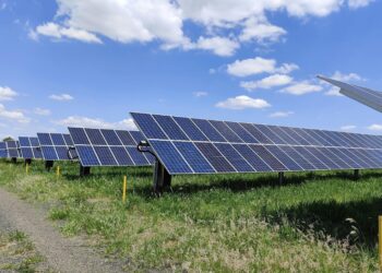 Европа бега кон алтернатива за фосилните горива: Соларни панели, топлински пумпи и електрични возила