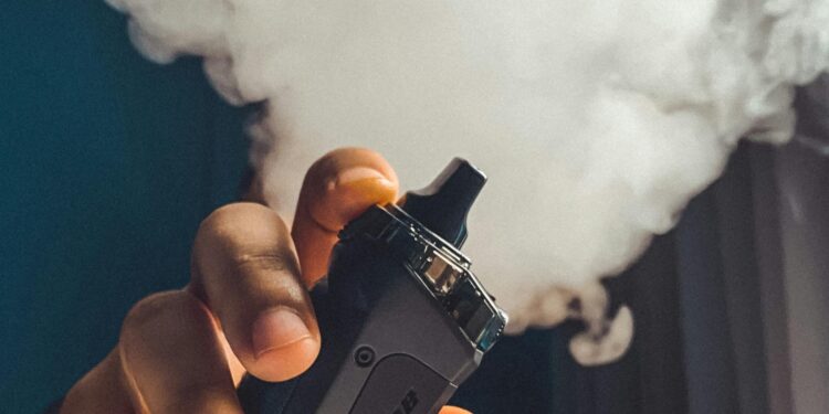 Строгата регулатива на ЕУ отвора простор за нелегални продажби на електронски цигари