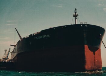 Танкери за нафта првпат ќе можат да минуваат низ Ормутскиот теснецот