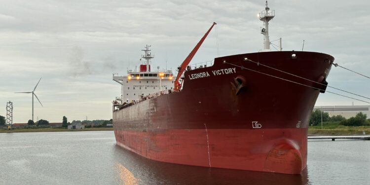 Ирански дрон нападна кувајтски танкер со нафта во Дубаи