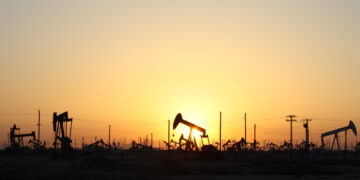 Цената на Брент над 105 долари по барел: Конфликтот со Иран го зголемува инфлаторниот притисок