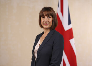 Британија предлага Г-7 забрзано да интегрира обновливи извори на чиста енергија