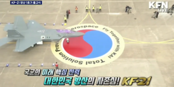 Јужна Кореја ја претстави борбениот авион KF-21: „Конечно обезбедивме оружје за зачувување на мирот со сопствена технологија“