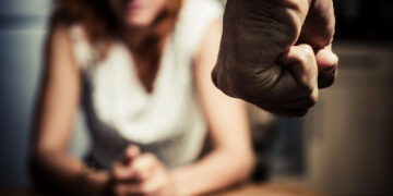 Маж приведен во Охрид – ја нападнал сопругата со пластичен предмет