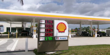 Германија воведува ограничување на дневните зголемувања на цените на горивата