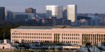 Пентагон разгледува пренасочување оружје наменето за Украина кон Блискиот Исток