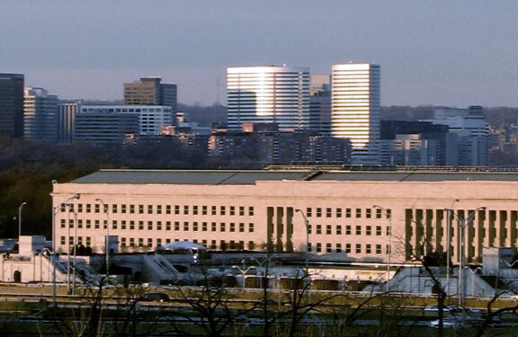 Пентагон разгледува пренасочување оружје наменето за Украина кон Блискиот Исток