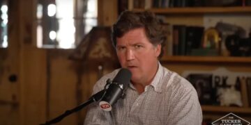 Такер Карлсон се обиде да го убеди Трамп да не влезе во војна со Иран: „Спречи го Нетанјаху“