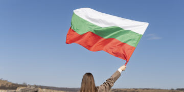 Историјата и фолклорот го зајакнуваат чувството на припадност кај Бугарите: Православието со слабо влијание