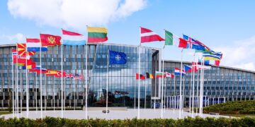 Клучни членки на НАТО одбиваат учество во американската блокада на Ормутскиот теснец