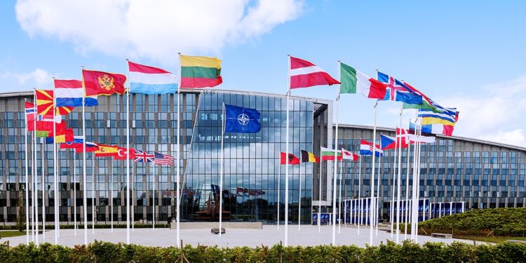 Клучни членки на НАТО одбиваат учество во американската блокада на Ормутскиот теснец