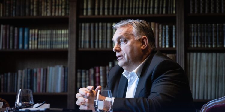 Орбан се упати кон границата со Србија