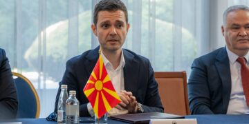 Муцунски денес во Париз во работна посета