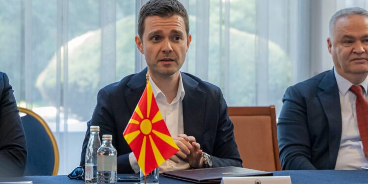 Муцунски денес во Париз во работна посета