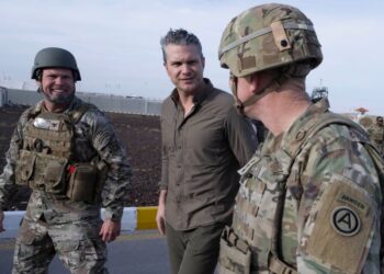 Демократски сенатор: Генералите му велат на Хегсет дека плановите за Иран се катастрофални