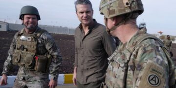 Демократски сенатор: Генералите му велат на Хегсет дека плановите за Иран се катастрофални