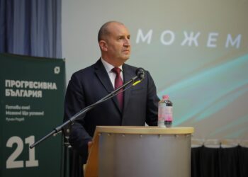 Дигитална манипулација пред изборите во Бугарија: 90 милиони прегледи за Румен Радев на TikTok